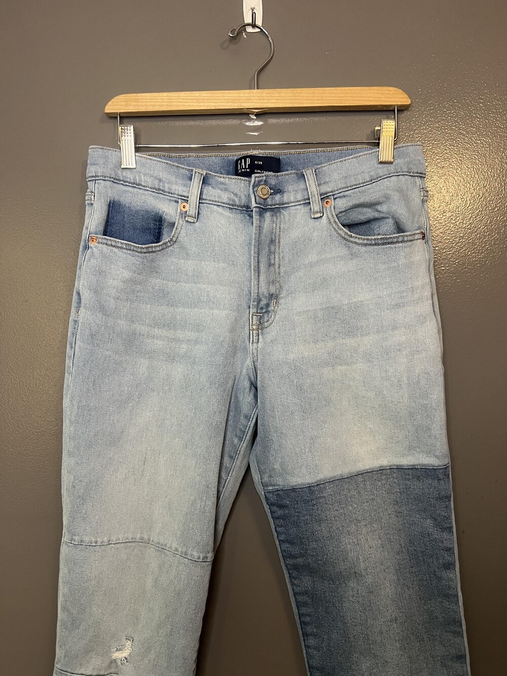 Gap Girlfriend Jeans Womens 6/28 Light Wash Distressed Patchwork Raw Hem